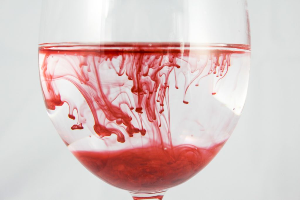 Kubeczek menstruacyjny - zakładanie, wyjmowanie, dobór