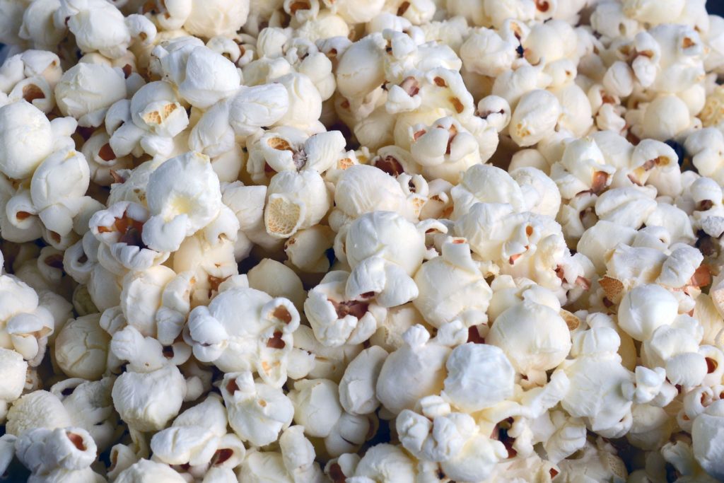 Domowy popcorn - jak zrobić i jak doprawić