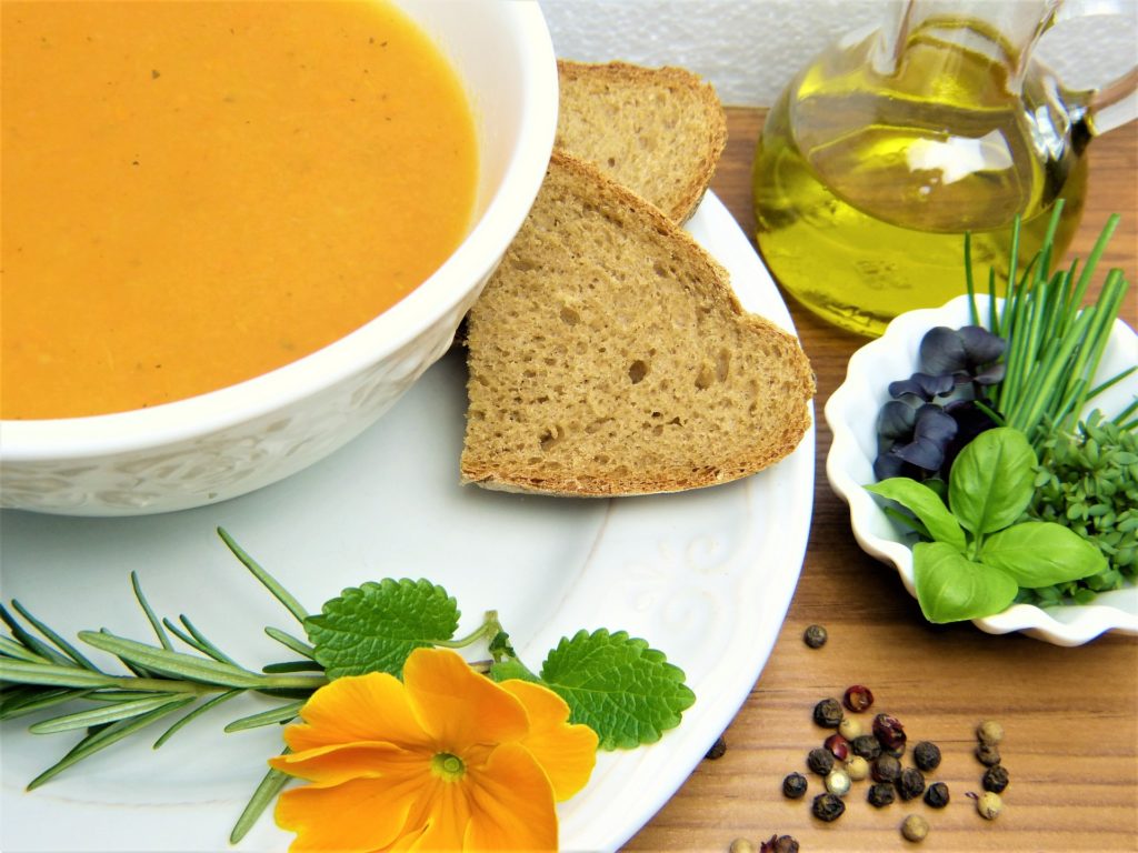 Zupa marchewkowa z karmelizowaną cebulą