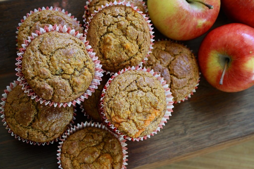 Muffiny jabłkowo-marchwiowe z nutą cynamonu i imbiru