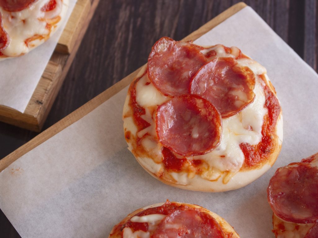 Pizzerinki z mozzarellą i pepperoni